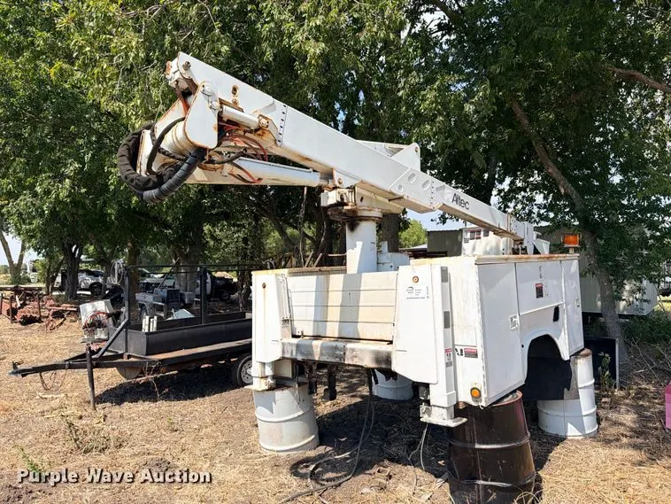 2001 Altec AT37G bucket truck bed
