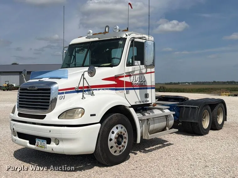 2009 Freightliner Columbia semi truck