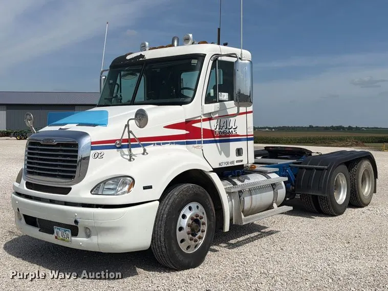 2009 Freightliner Columbia semi truck