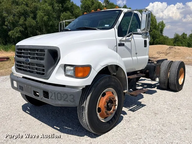 2002 Ford F750 truck cab and chassis