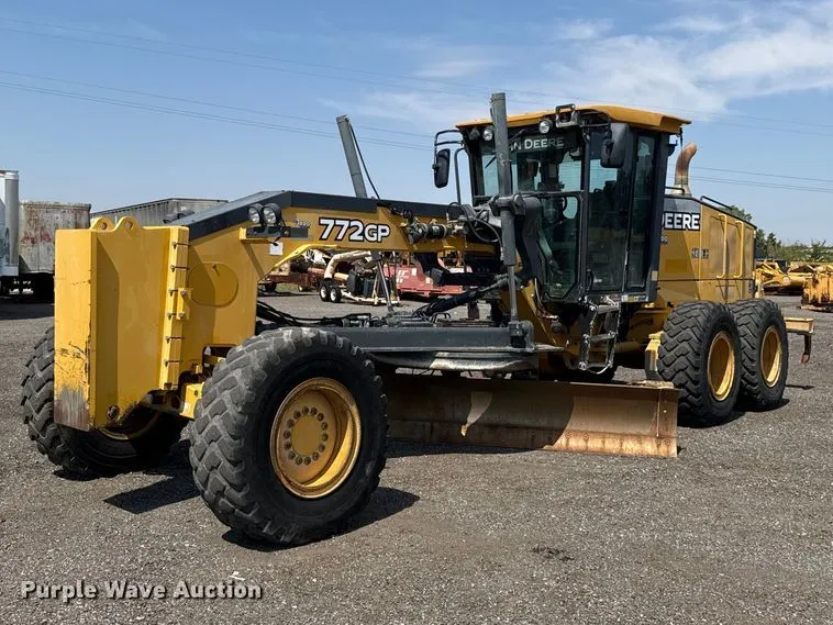 2013 John Deere 772GP motor grader
