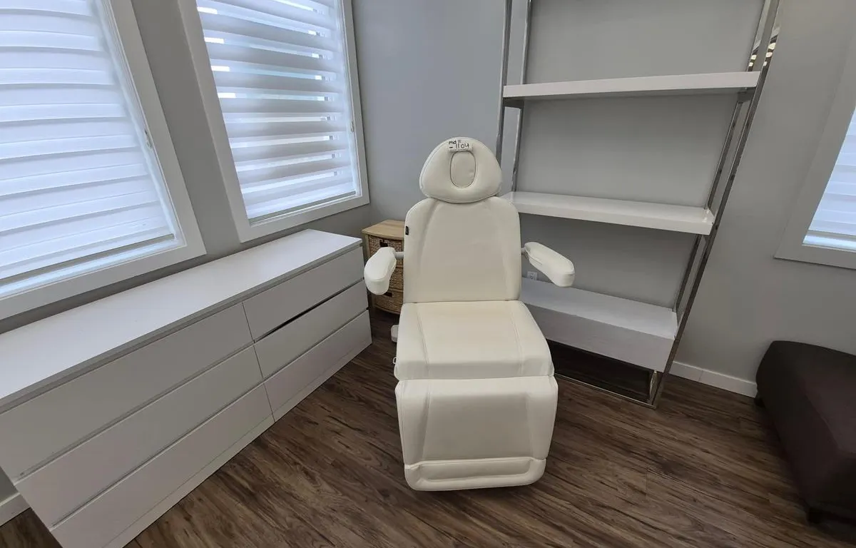 Powered Medical Treatment Chair
UNRESERVED