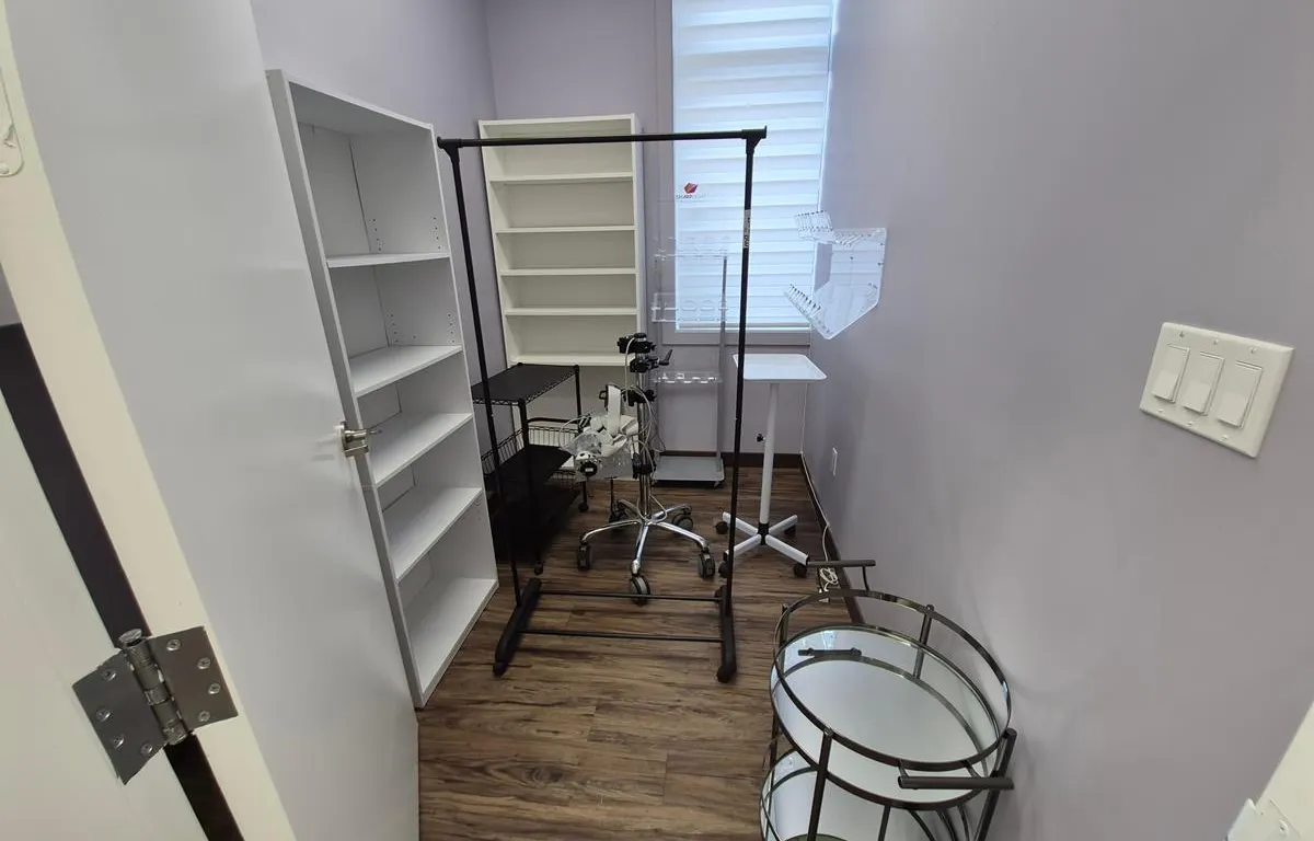 Three-Tier Mirrored Rolling Bar Cart
UNRESERVED