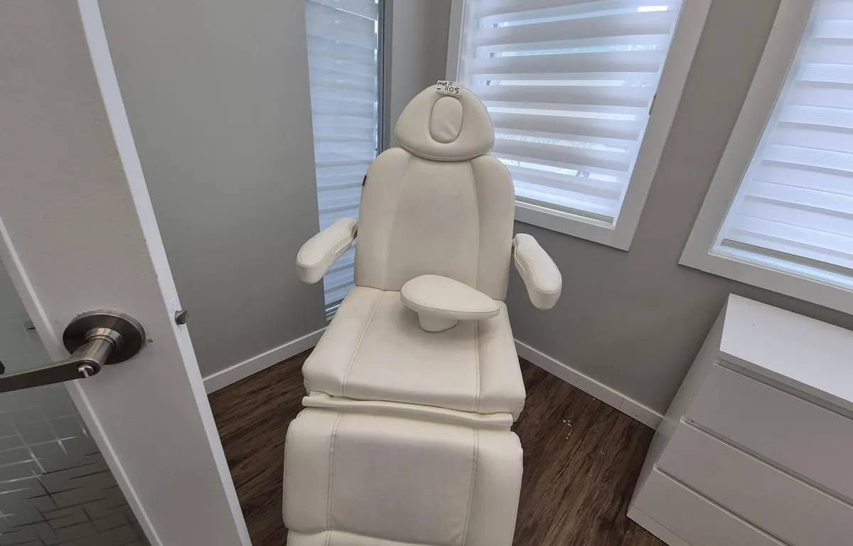 Medical Treatment Chair
UNRESERVED
