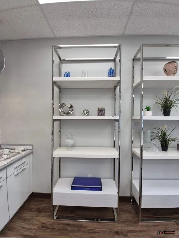 Display Shelving Unit
UNRESERVED