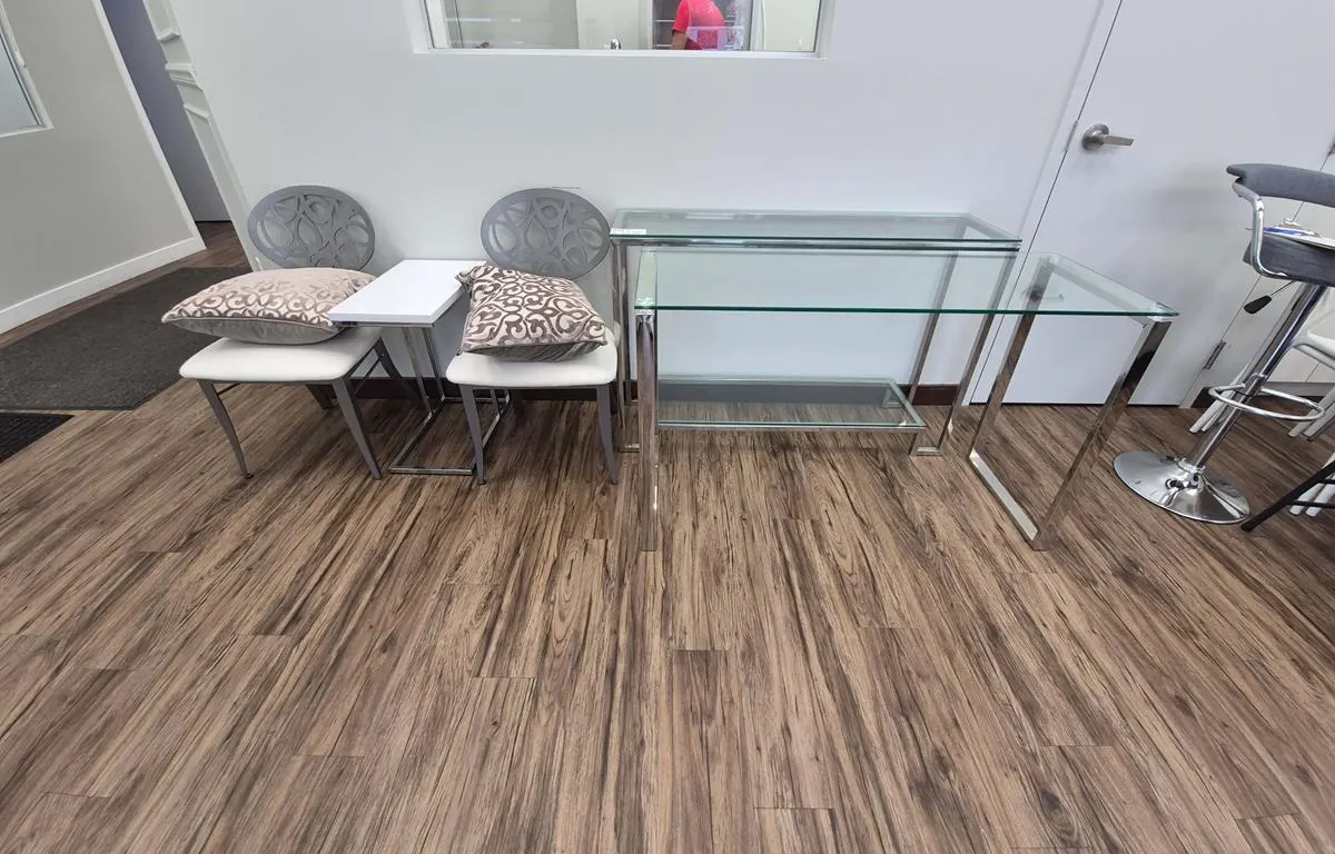 Glass Tables, Chairs & Accent Table Set
UNRESERVED