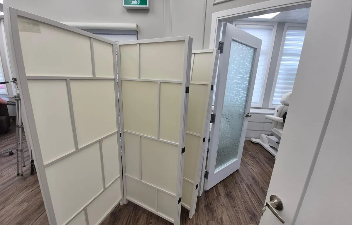 Folding Privacy Screens
UNRESERVED