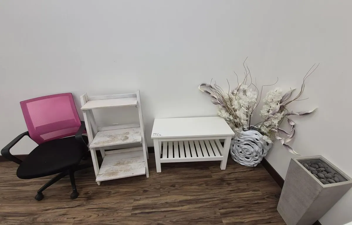 Assorted Office Furniture & Decorative Items
UNRESERVED