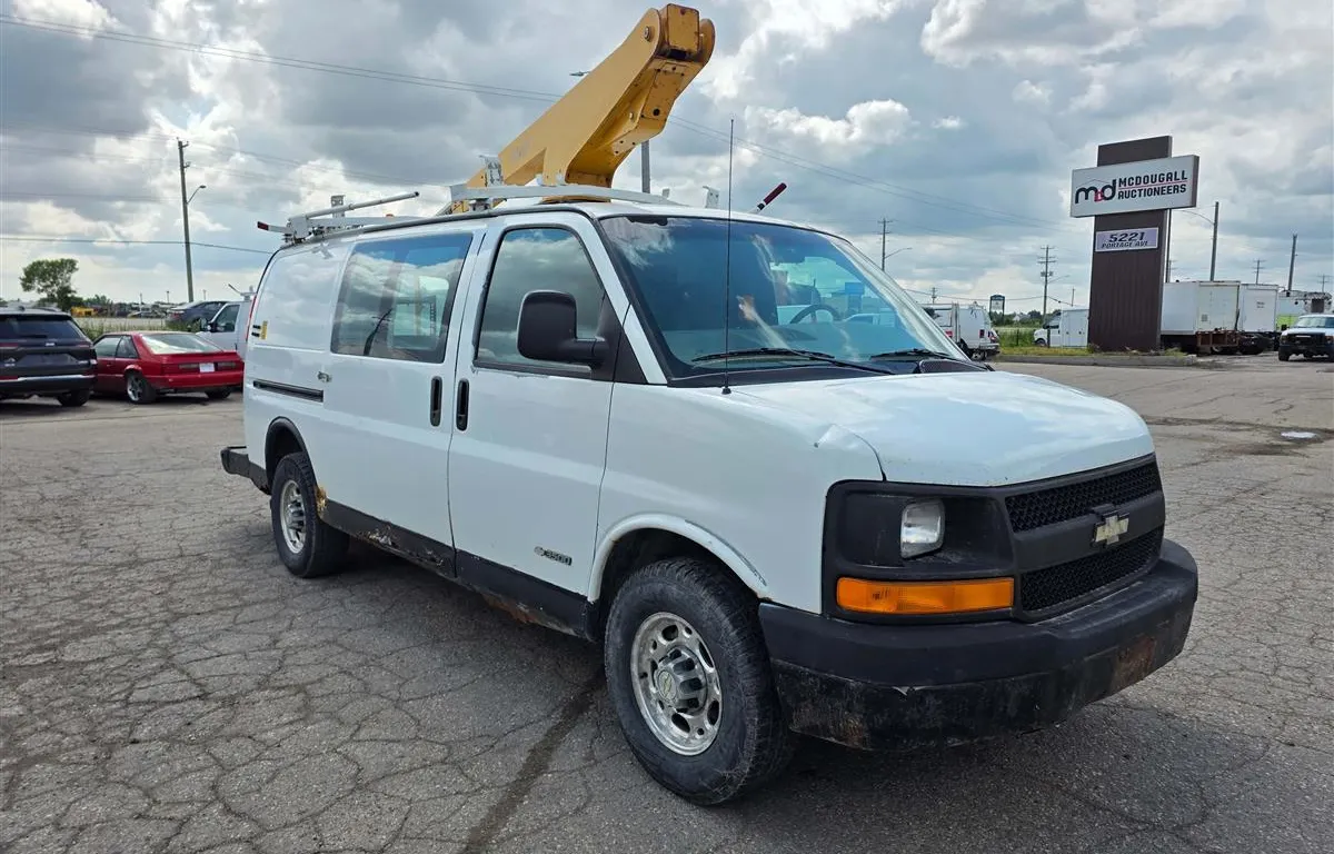 2004 Chevrolet Express G3500 Bucket Van