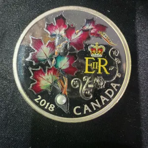 2018 Canada $20 Queen Elizabeth II Maple Leaf Colourized .9999 Fine Silver 32g Coin