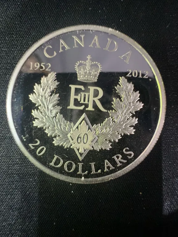 2012 Canada $20 Queen Elizabeth II Diamond Jubilee .9999 Fine Silver 32g Coin