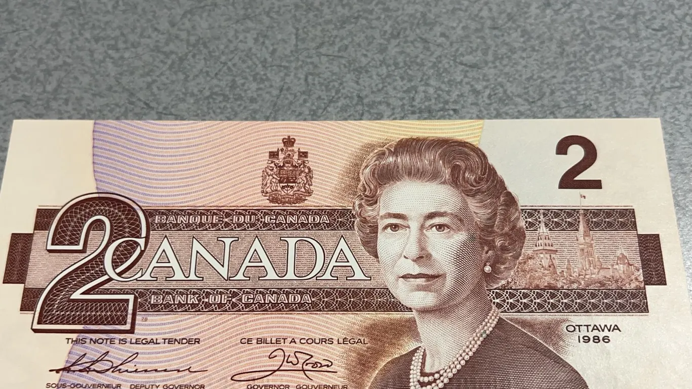 1986 Canada $2 Banknote, Queen Elizabeth II, Robins, CBB4859974