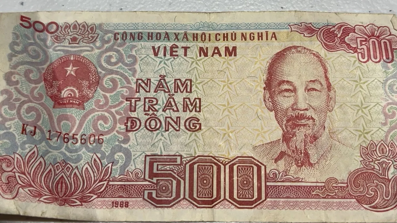 1988 Vietnam 500 Dong Banknote, Ho Chi Minh Portrait