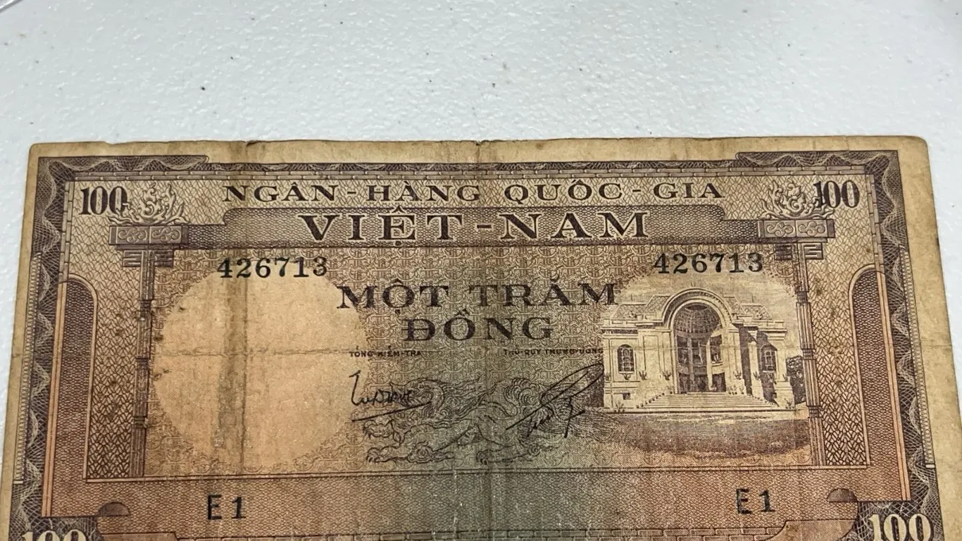 Vietnam 100 Dong Banknote Ngân Hàng Qu?c Gia Series E1 426713