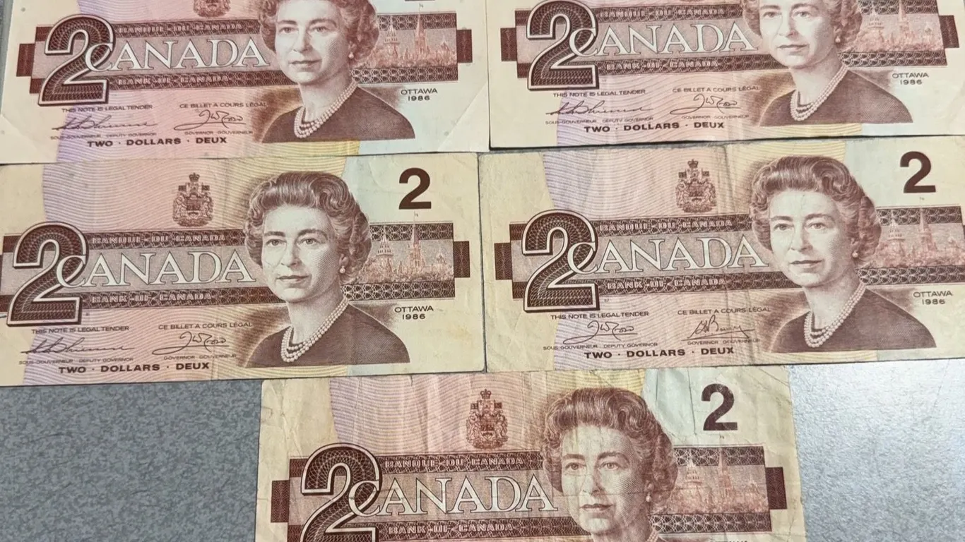 Five 1986 Canadian $2 Banknotes