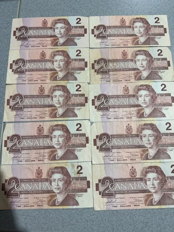 Ten 1986 Canadian $2 Banknotes Featuring Queen Elizabeth II