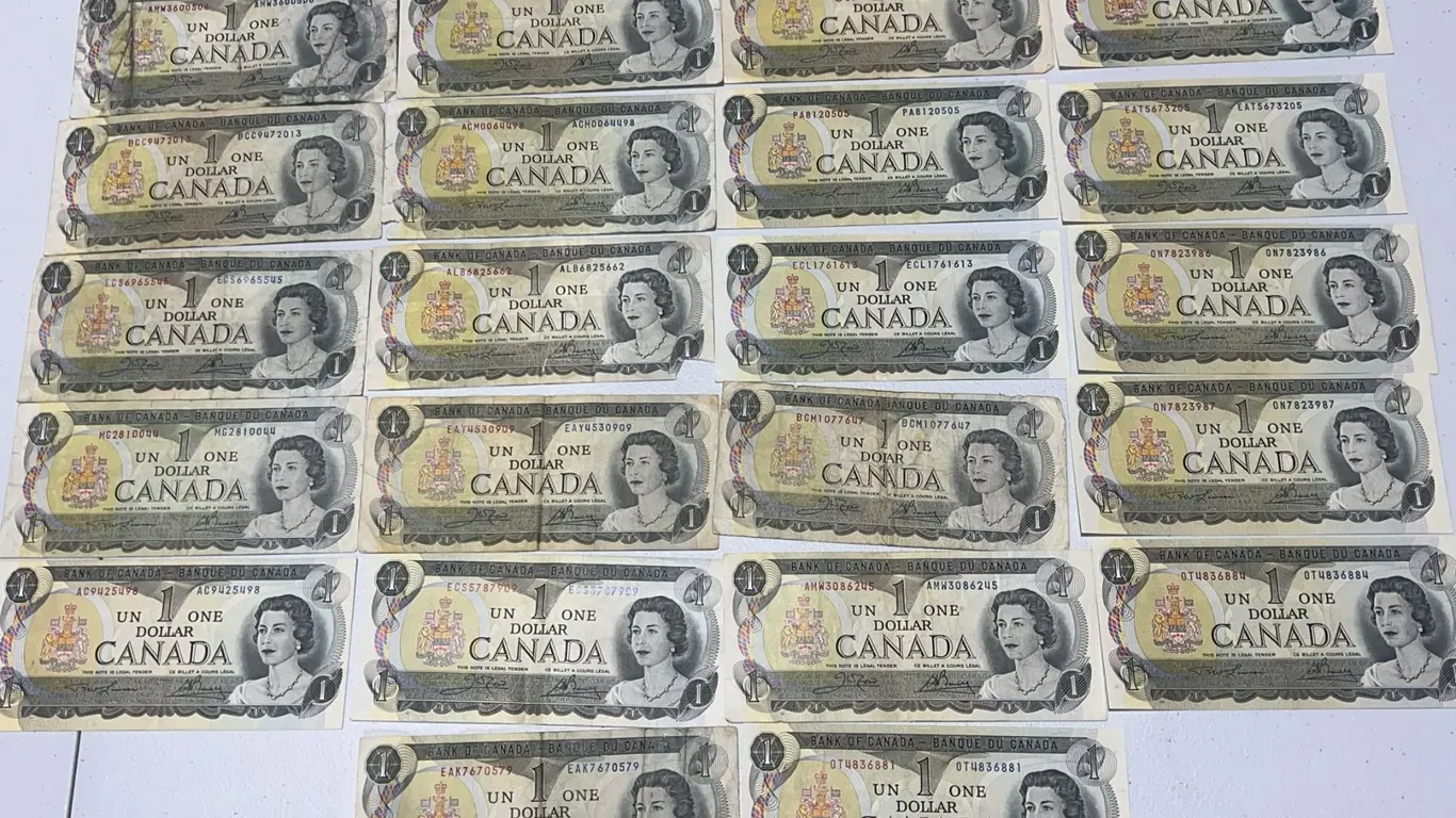 22 Canadian One Dollar Banknotes, 1954 Series
