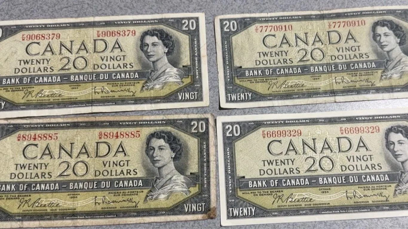 4 Bank of Canada 1954 $20 Notes With Queen Elizabeth II Portrait