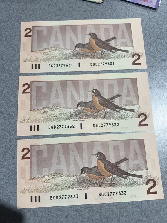 Three 1986 Canada $2 Banknotes Sequential Serial Numbers
