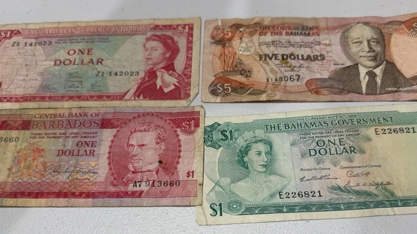 Caribbean & Bahamas Banknotes, 4 Pieces, Mixed Denominations