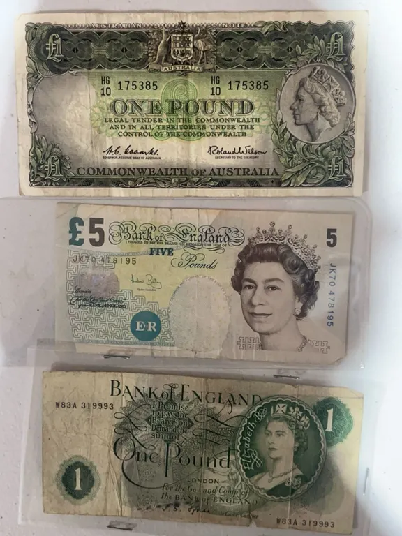 Australian and British Banknote Collection: 1 Pound, 5 Pounds
