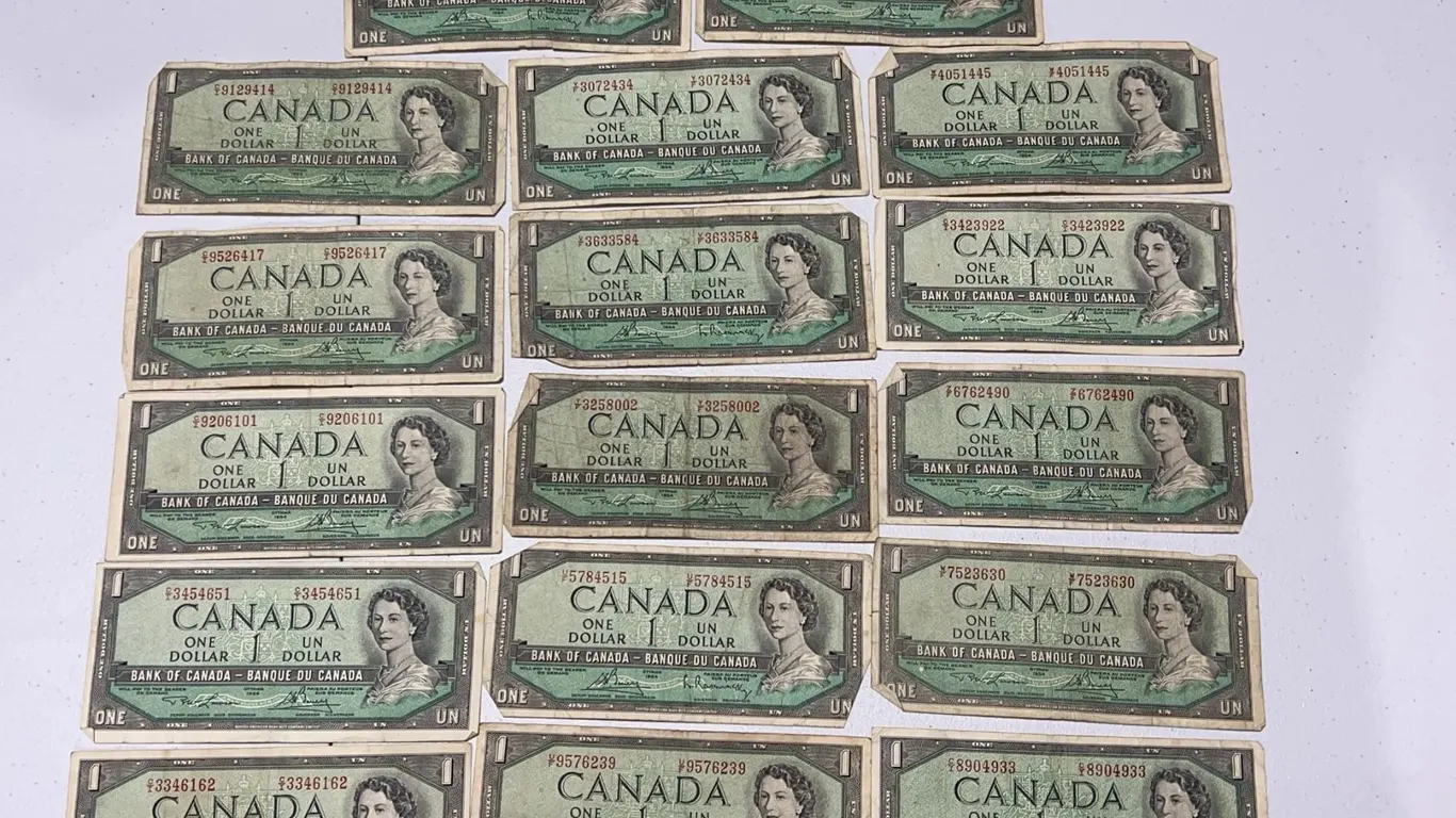 17 Bank of Canada 1954 $1 Notes, Modified Portrait, Circulated