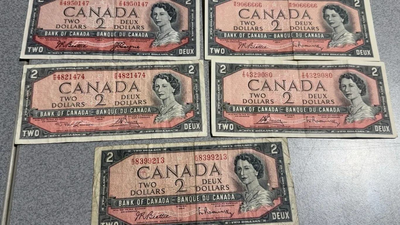 5 Canadian 2 Dollar Banknotes, 1954 Series