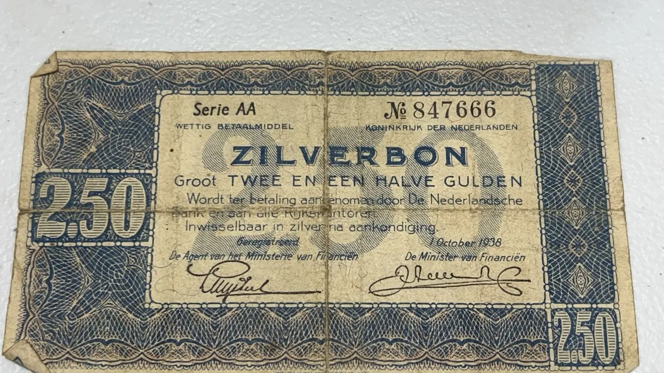 1938 Dutch Zilverbon 2.5 Gulden Banknote, Serie AA