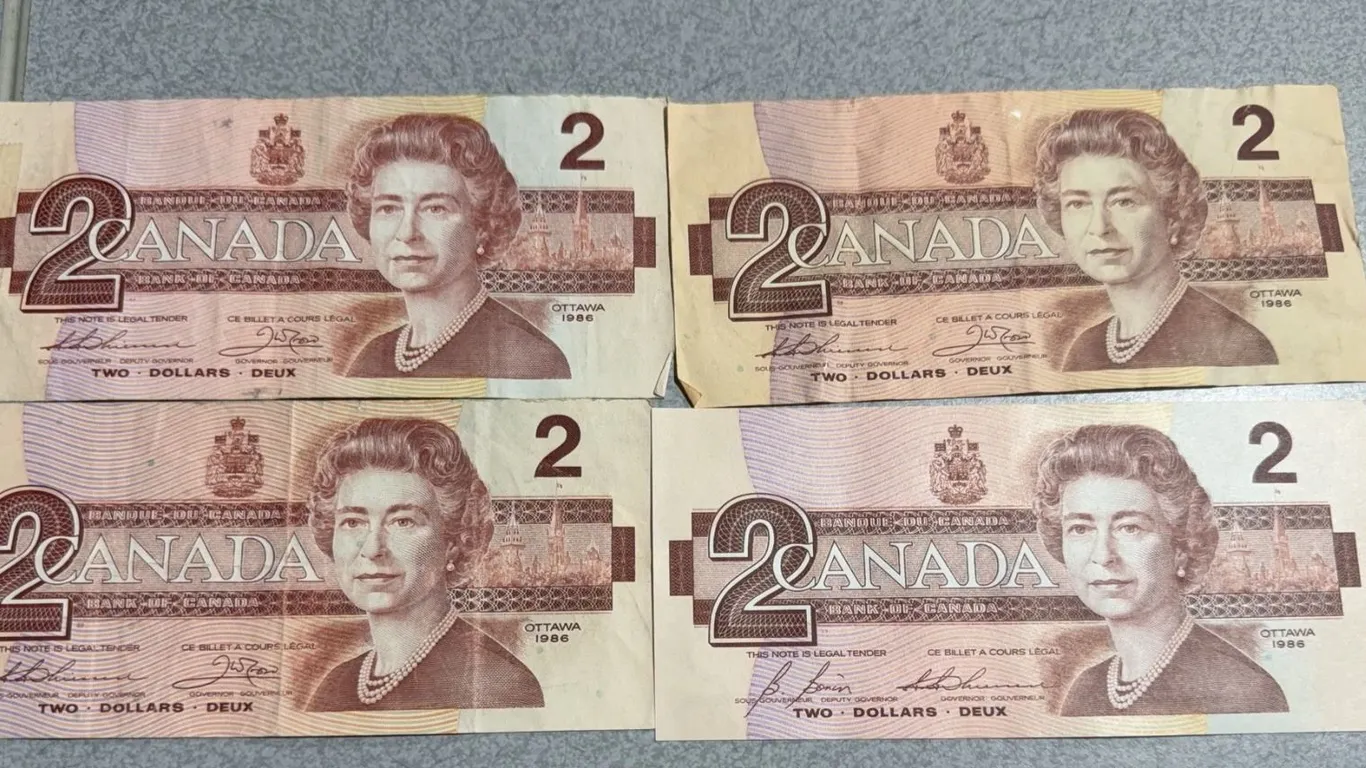 Four 1986 Canada $2 Banknotes, Elizabeth II