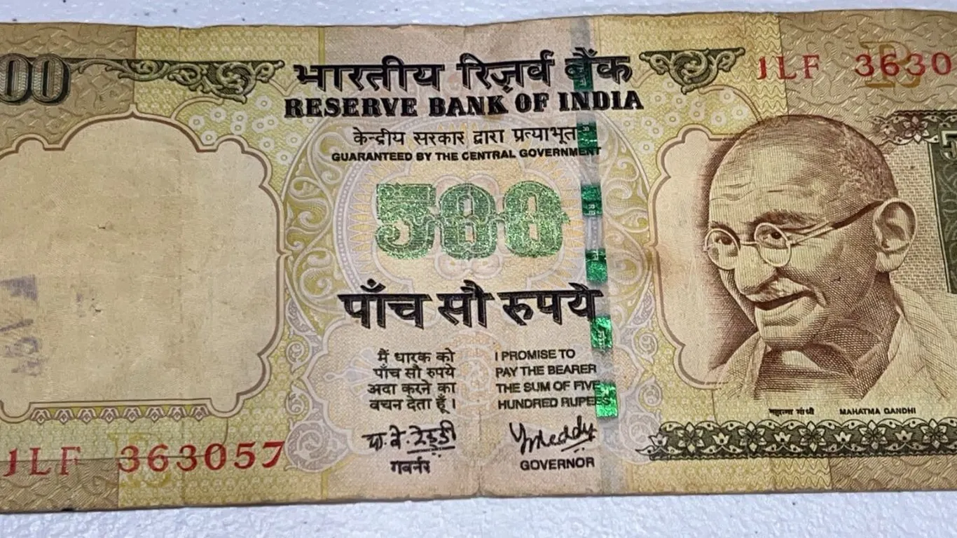 India 500 Rupees Banknote JLF 363057 Gandhi Series