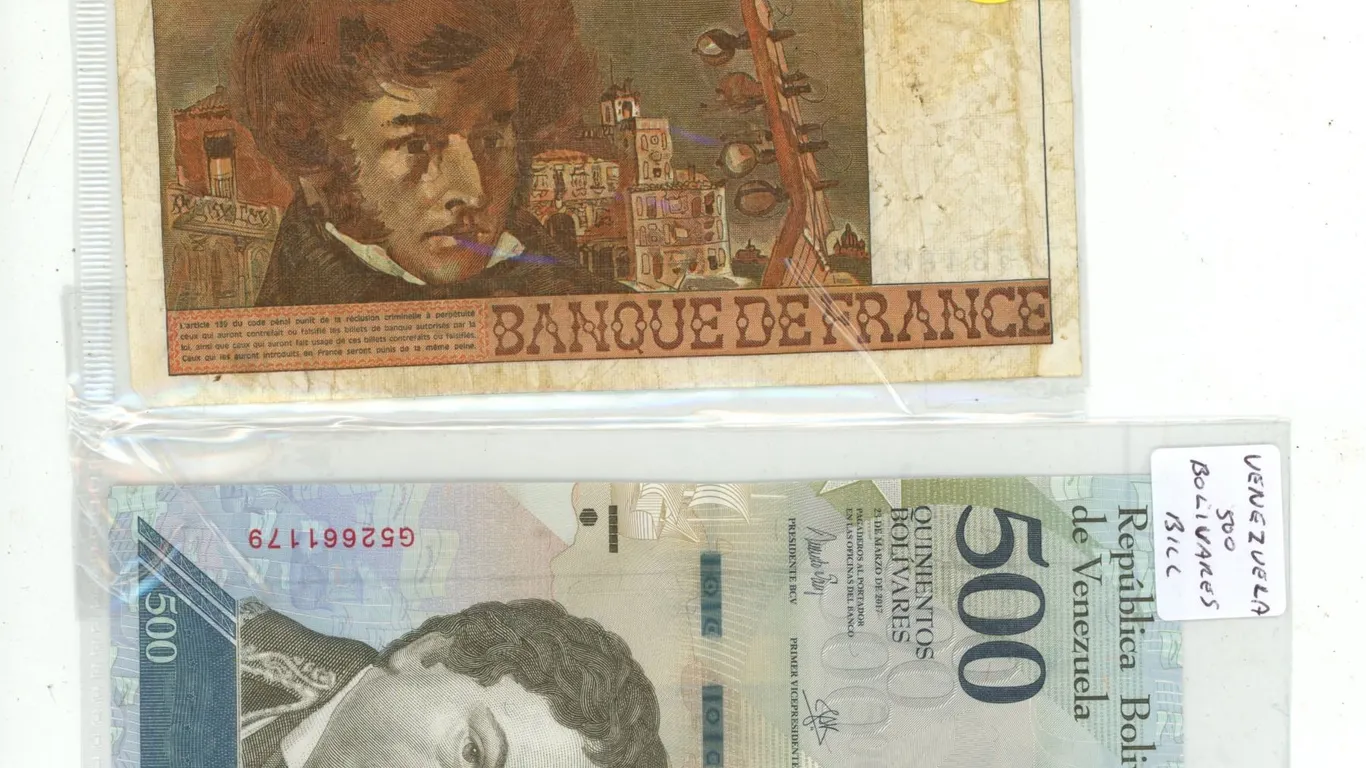 (2) Foreign Bank Notes – France Ten Francs, Venezuela 500 Bolivares