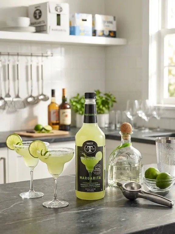 Mott's Mr & Mrs T Margarita Mix 6 x 1L
