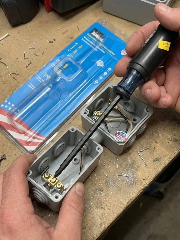 Ideal Extendable Length Screwdriver 35-547