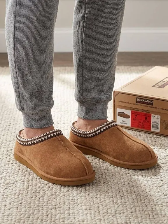 Kirkland Unisex Shearling Slipper Size 8