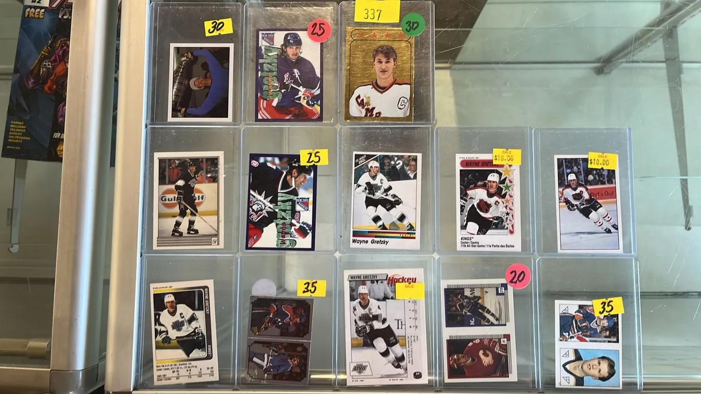 (13) ASSORTED WAYNE GRETZKY HOCKEY CARDS