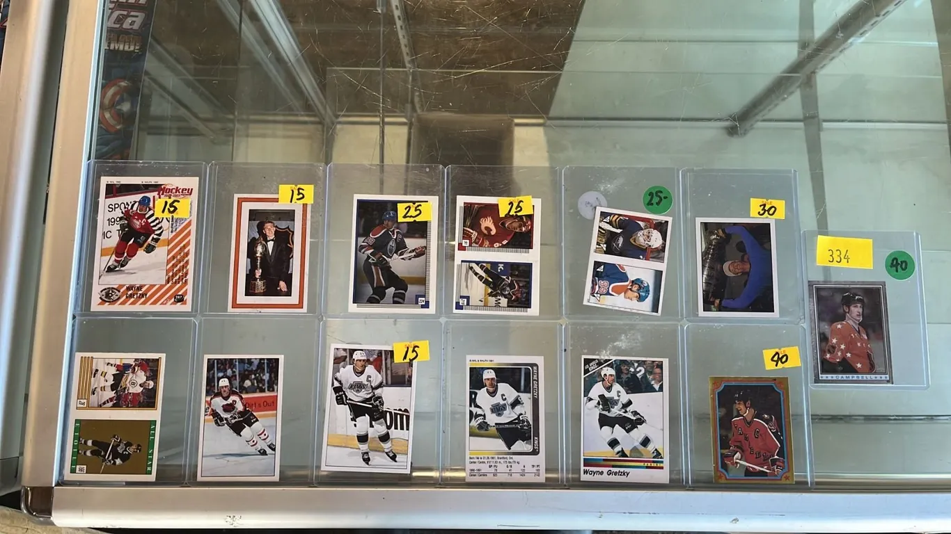 (13) ASSORTED WAYNE GRETZKY HOCKEY CARDS