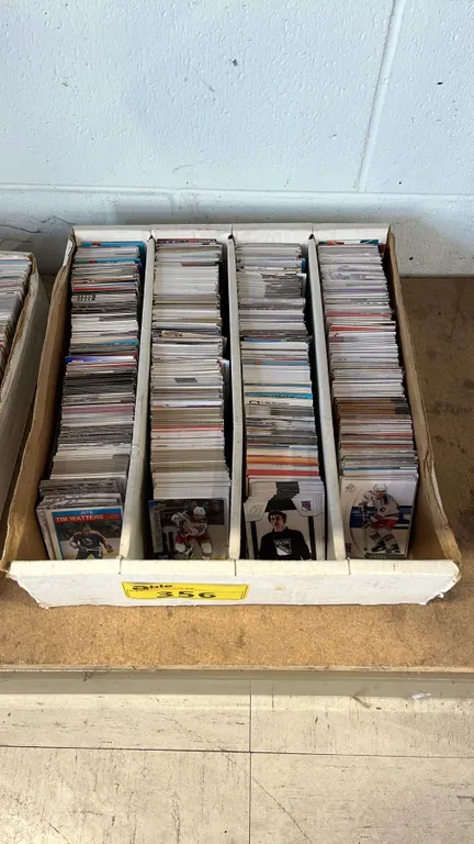 BOX OF ASSORTED HOCKEY TRADING CARDS