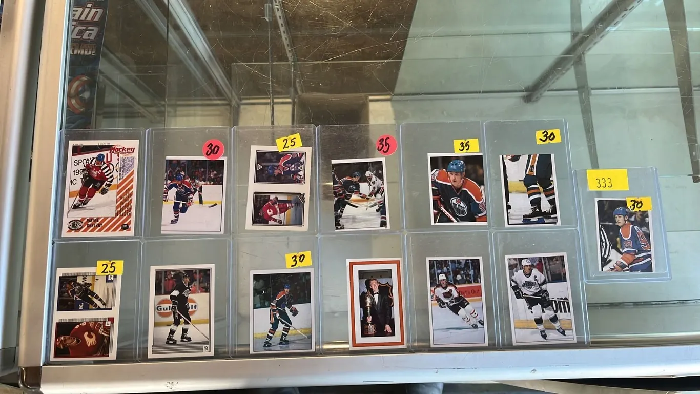 (13) ASSORTED WAYNE GRETZKY HOCKEY CARDS: SOME STICKER CARDS