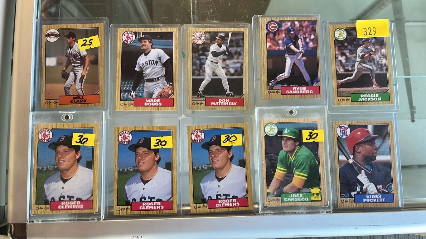 (10) ASSORTED O-PEE-CHEE BASEBALL TRADING CARDS