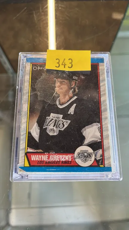 APPROXIMATELY 100 ASSORTED WAYNE GRETZKY HOCKEY CARDS