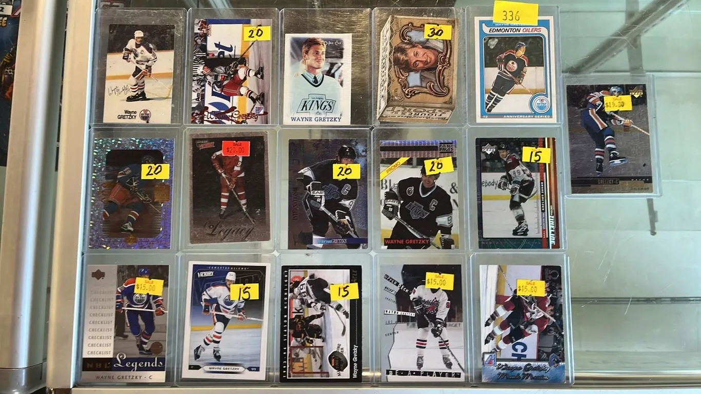 (16) ASSORTED WAYNE GRETZKY HOCKEY CARDS