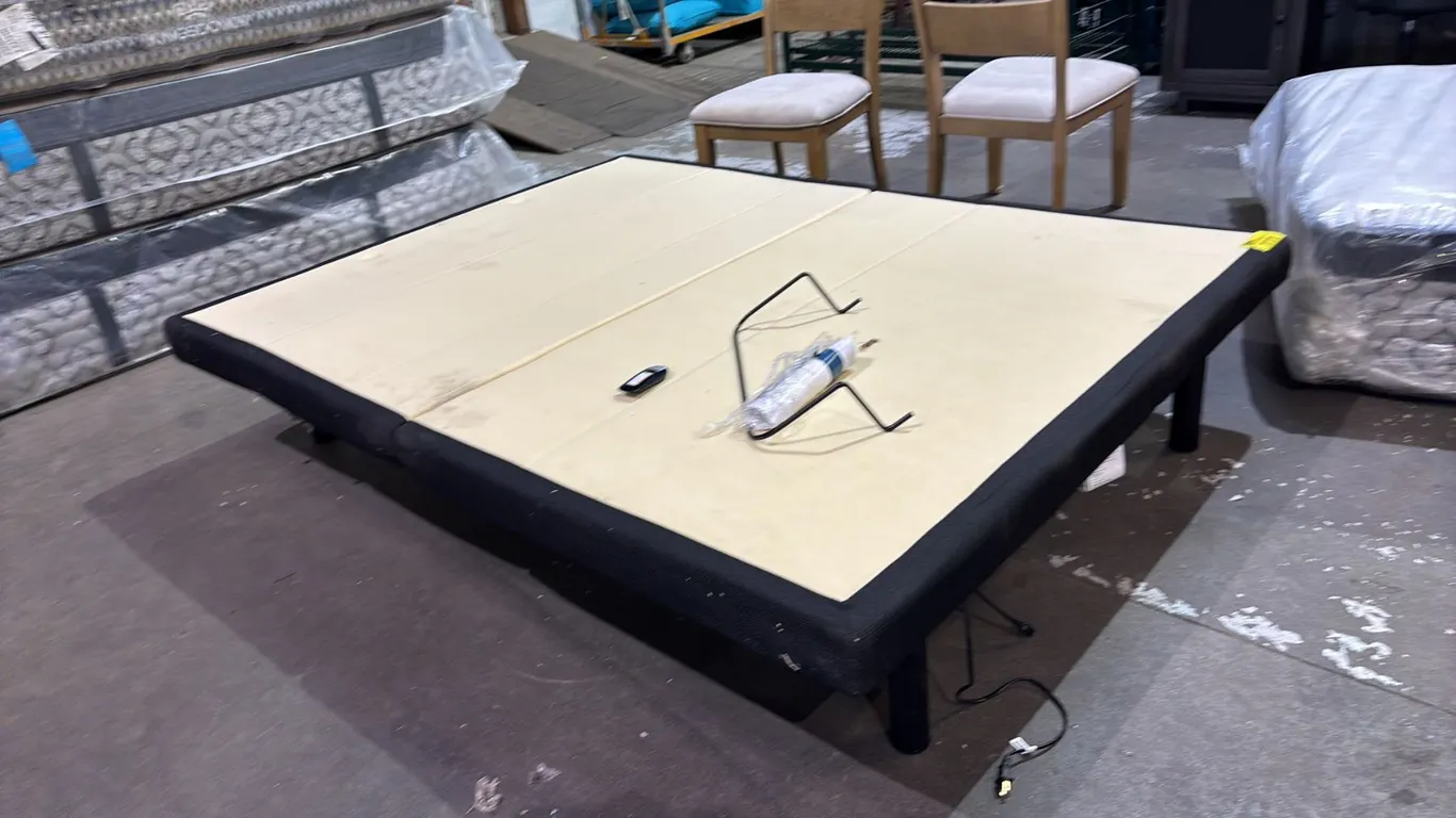 ELECTRIC ADJUSTABLE BED FRAME WITH REMOTE (1 LEG MISSING, UNKNOWN WORKING CONDITION)
