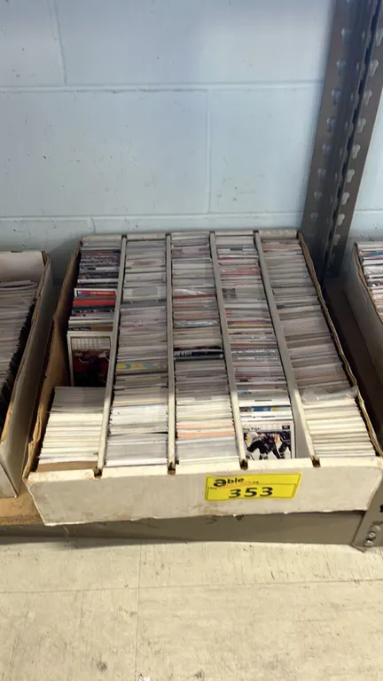 BOX OF ASSORTED HOCKEY TRADING CARDS