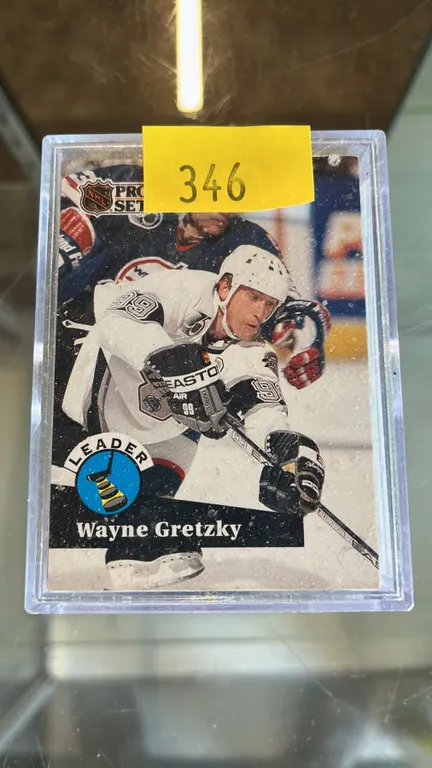 APPROXIMATELY 100 ASSORTED WAYNE GRETZKY HOCKEY CARDS