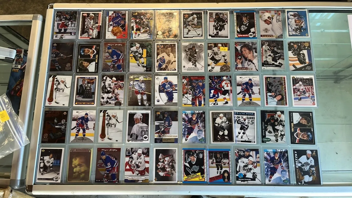 (50) ASSORTED WAYNE GRETZKY HOCKEY CARDS