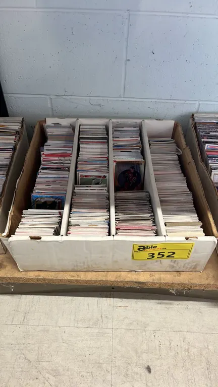 BOX OF ASSORTED HOCKEY TRADING CARDS