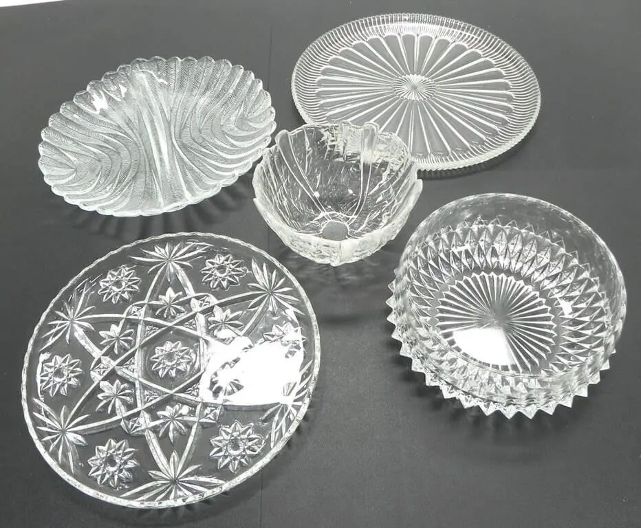 ASSORTED GLASS & CRYSTAL