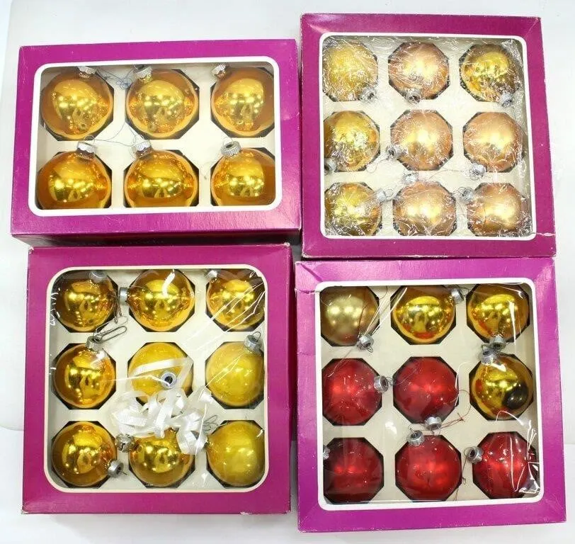FIELDCRAFT CANADA GOLDTONE & RED ORNAMENTS