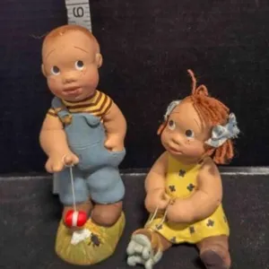 2 ceramic/resin figurines