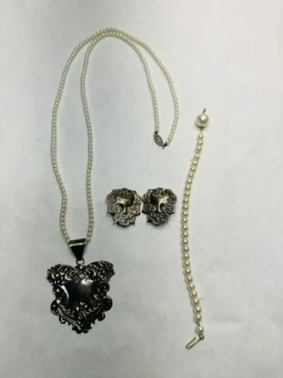 Faux Pearl 30" Necklace Pendant & matching clip-on